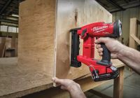 Зауженный степлер MILWAUKEE M18 FUEL FNCS18GS-202X 4933471940
